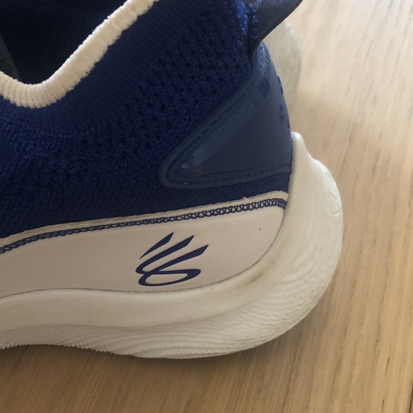 Curry Flow 8, size Y7 - Picture 7 of 10